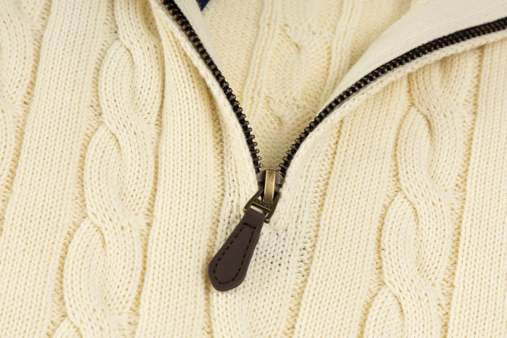 P236 #R92 RALPH LAUREN Ralph Lauren fifteen colors classic small label embroidery logo turtleneck pullover half-zip knitted cable sweater with high-density LOGO embroidery on the chest and original customized tag accessories. Made of pure cotton yarn, pure cotton is skin-friendly and comfortable, small label war horse embroidered twist turtleneck sweater 🐎 high quality, follow the blogger to learn how to wear it! Let’s buy a Ralph Lauren cable sweater. It’s a super hard-to-find series after it became popular. It’s hard to find one on the official website. It’s simple and practical to wear, with a lazy and loose feel. The thickened fabric has more texture, feels soft and delicate, and has a loose fit. Whether worn alone or layered, you can wear different styles of fashion with just one piece!   Size：XS S M L